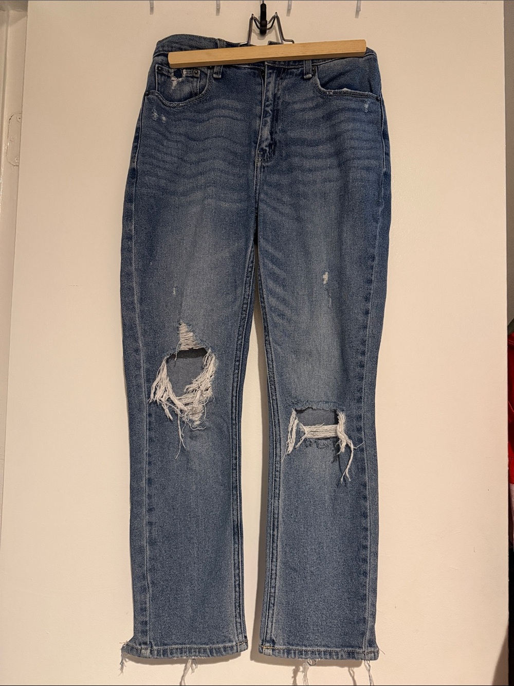 A&F Women’s Distressed Blue Denim Jeans - Classic Ripped Style